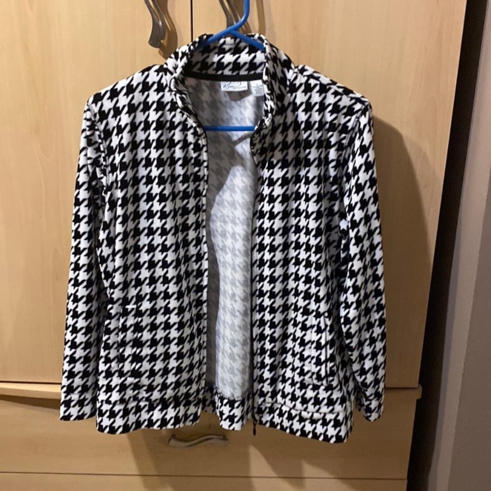 Black and White Women's Sweater Zip
Jacket